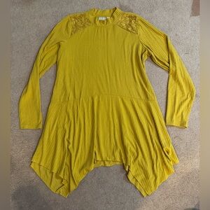 ⭐️ Logo by Lori Goldstein women’s top size large